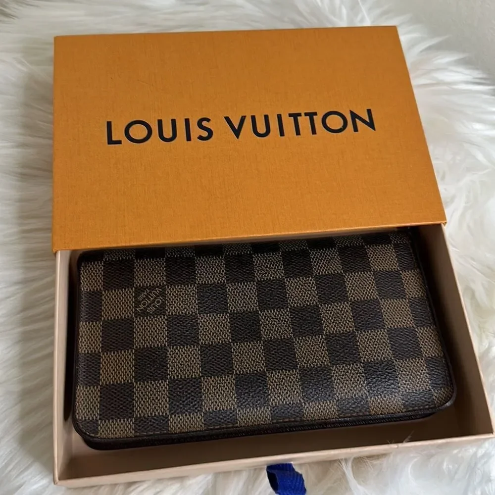 💯 Authentic Damier Ebene Zipped Long Wallet 🍀